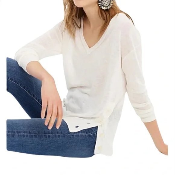 J. Crew Tops - J.CREW Side Button Linen Blend V-neck Sweater in White Women's Size Small